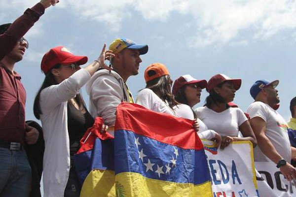 Buscan estrategias para enfrentar la migracioacuten venezolana 
