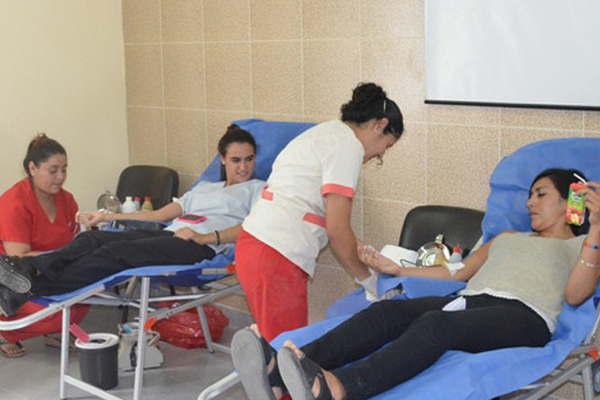 Instan a santiaguentildeos a realizar donaciones voluntarias de sangre