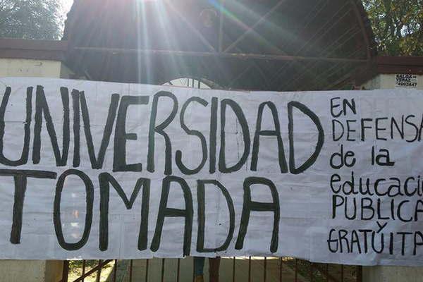Unse- marcharaacuten en defensa de la educacioacuten puacuteblica en Santiago
