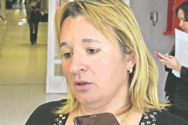 Alumnos habriacutean sido engantildeados por una empresa de indumentaria