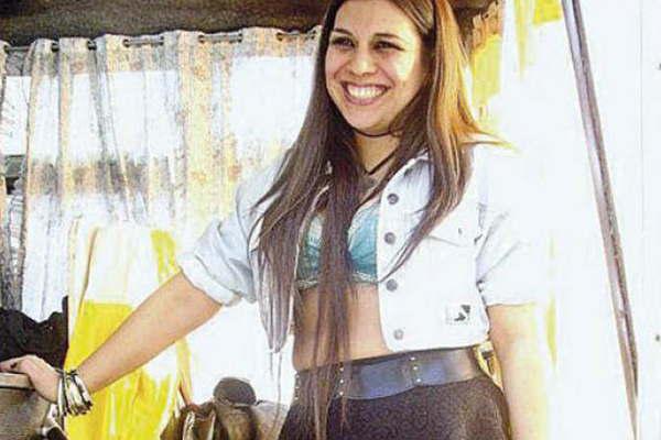 Netflix estrenaraacute El uacuteltimo Elvis filme que tiene entre sus protagonistas a Lucrecia Carillo actriz de Santiago