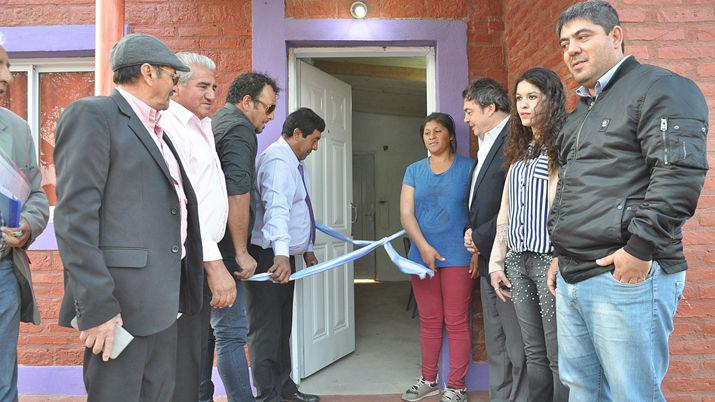 Entregan 12 viviendas sociales en Estacioacuten Atamisqui