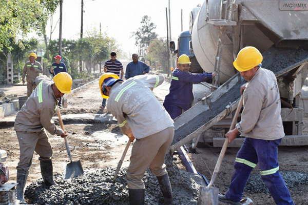 La Municipalidad avanza con las obras de pavimento en el barrio Reconquista