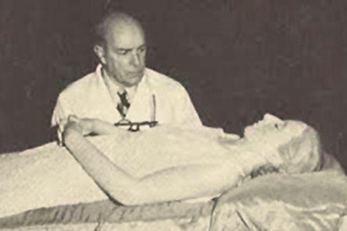 Evita- la historia traacutegica de su cuerpo