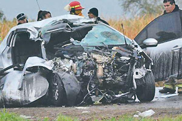 Un muerto al chocar automoacutevil con una rastra cantildeera en Concepcioacuten Tucumaacuten