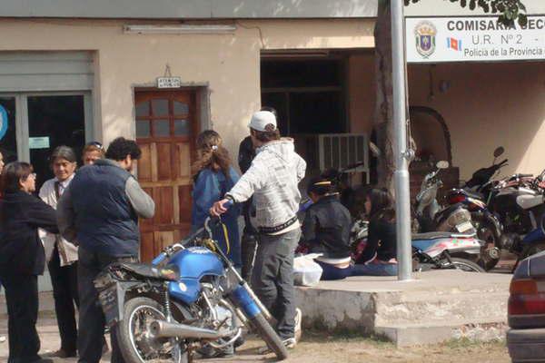 Resultoacute herido motociclista al derrapar