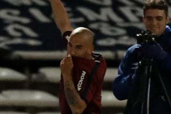 Junior Arias y toda su alegriacutea- Debemos seguir por esta senda