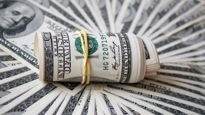 El BCRA frenoacute la escalada del doacutelar- subioacute 27-en-porciento- a  3904