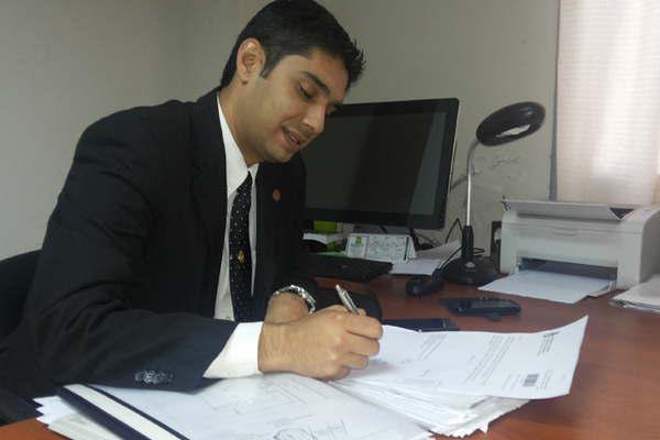 El Dr Silva se hizo presente en el lugar