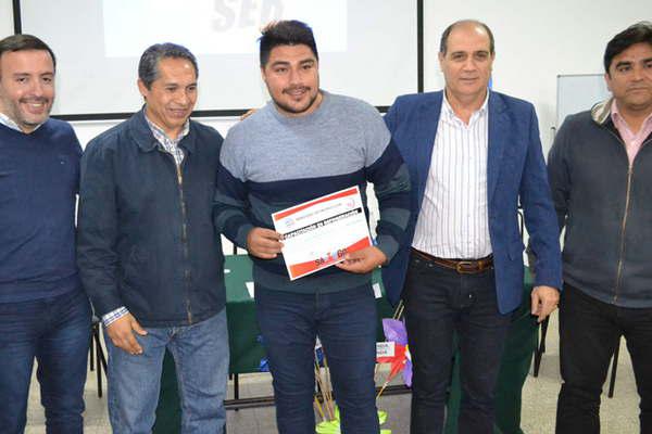 Entregan certificados de cursos de capacitacioacuten