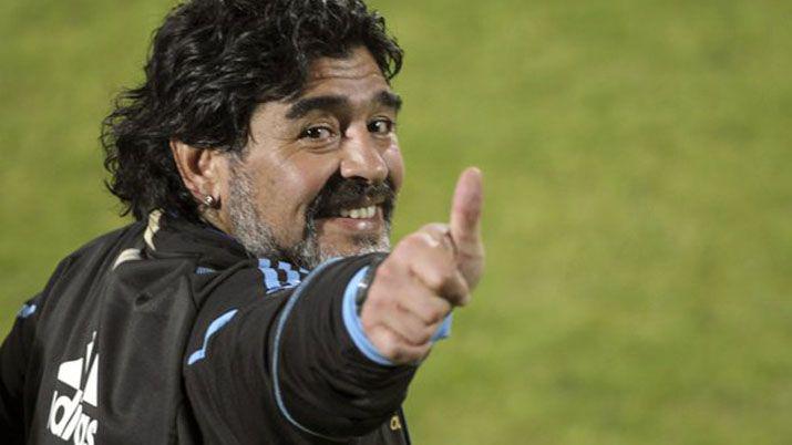 Maradona llega a Meacutexico para dirigir al santiaguentildeo Facundo Juaacuterez