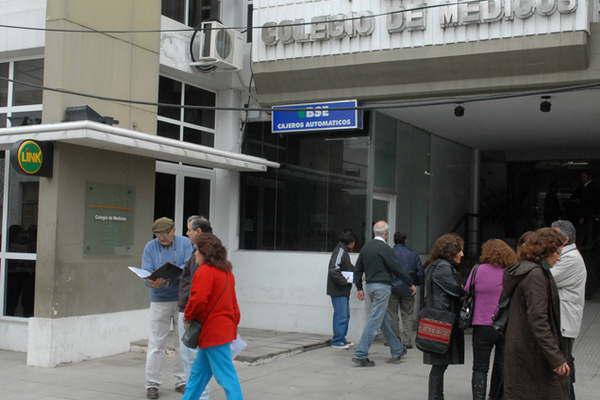 Por el doacutelar e inflacioacuten meacutedicos van  a revisar convenios con obras social