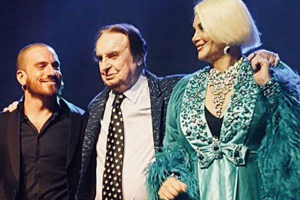 Santiago Bal acompantildeoacute a Fede y Carmen en el teatro  