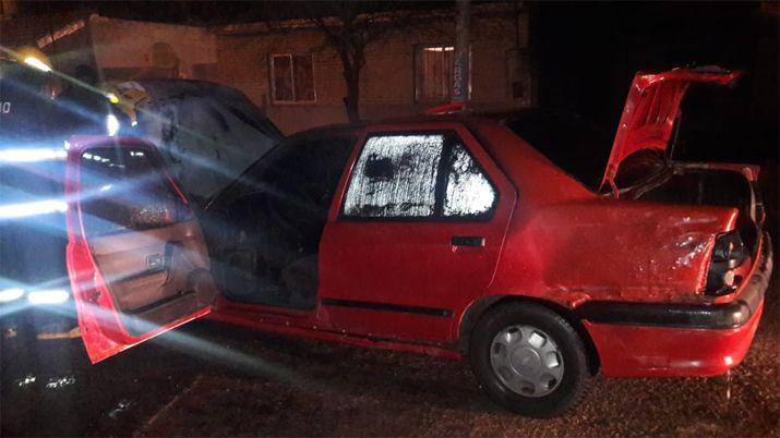 Antildeatuya- un auto se prendioacute fuego en el barrio Rosso