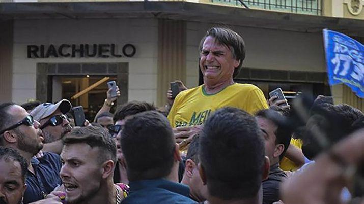 VIDEO Acusan a Bolsonaro de haber fingido su ataque