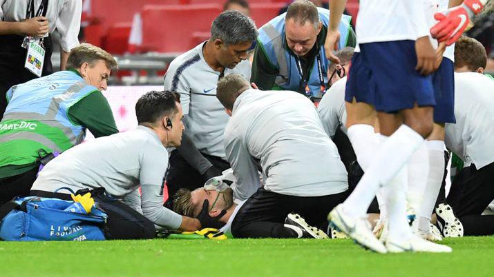 VIDEO Escalofriante choque mandoacute al hospital a un jugador