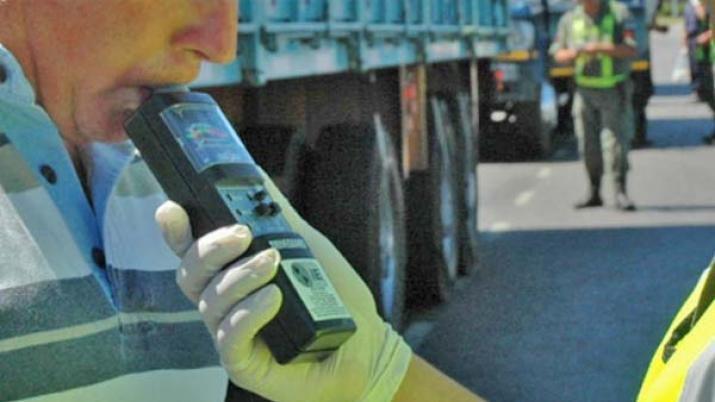 Camionero manejaba ebrio pero un control vial le puso fin a su travesía