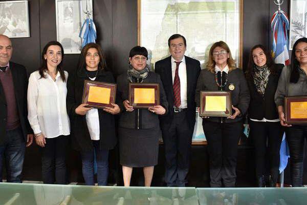 El gobernador Gerardo Zamora distinguioacute a docentes de la provincia por su fecunda labor