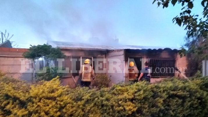 Se incendiaron dos casas y todos sus ocupantes se salvaron de milagro