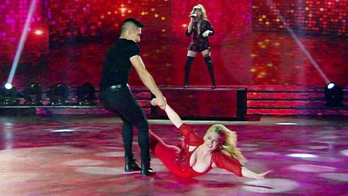 Video  Esmeralda Mitre debutoacute en el Bailando y se cruzoacute con Laurita Fernaacutendez