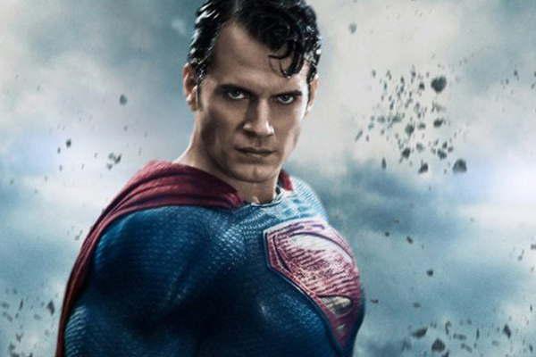 Henry Cavill cuelga la capa de Superman definitivamente 