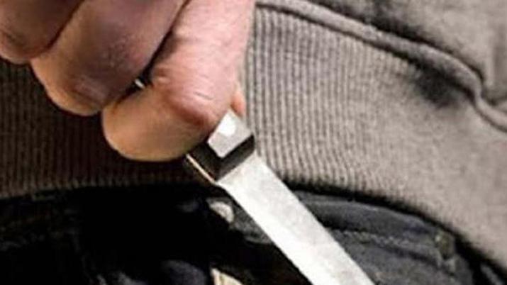 Saltoacute la tapia ingresoacute a la casa de su ex y la amenazoacute con un cuchillo