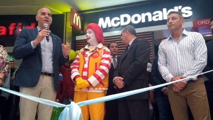 Mc Donalds inauguroacute su primer local en Santiago