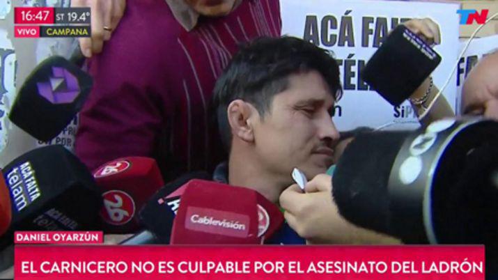 El carnicero Oyarzn dialogó con los medios de prensa al salir de los tribunales de Campana 