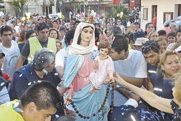 La imagen de Nuestra Sentildeora del Rosario de San Nicolaacutes visita La Banda desde hoy y hasta el 26 
