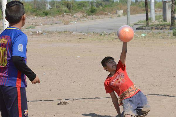 Un corazoacuten con espacio para su devocioacuten por la pelota y la Virgen del Valle