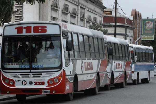 Caba Buenos Aires y Tucumaacuten subieron el  boleto y transportistas locales piden aumento