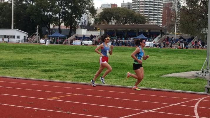 La santiaguentildea Leonella Olivera hizo podio en los 5000 metros