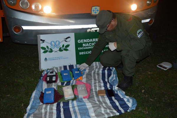 Secuestran maacutes de 6 kg  de cocaiacutena a un pasajero  de un tour de compras