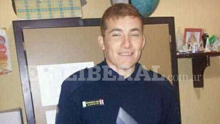 Un policiacutea de 27 antildeos murioacute tras dispararse en la cabeza