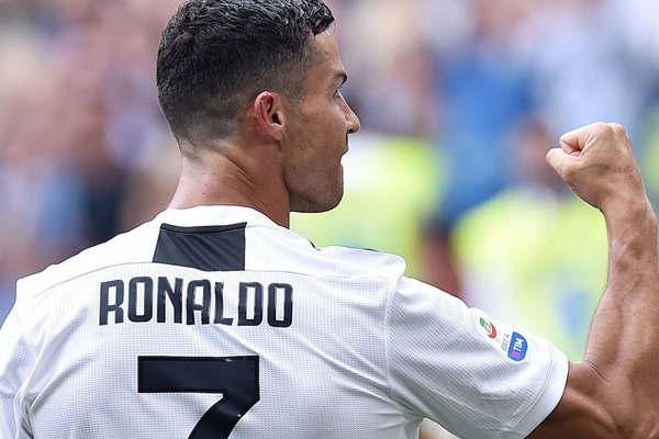 Cristiano Ronaldo cortoacute su sequiacutea con doblete ante el Sassuolo