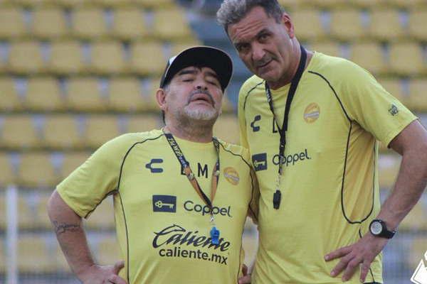 Dorados con el debut de Maradona como DT recibe a Cafetaleros