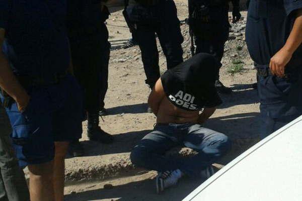 Se arrojoacute al canal matriz para evitar ser detenido por sustraer una garrafa