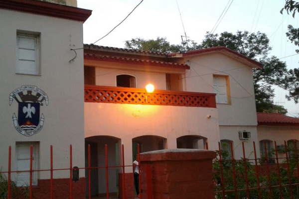 Discutioacute con su cuntildeada y su pareja le propinoacute una brutal golpiza 