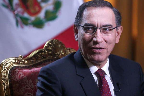 El presidente de Peruacute Martiacuten Vizcarra amenaza  con disolver el Parlamento