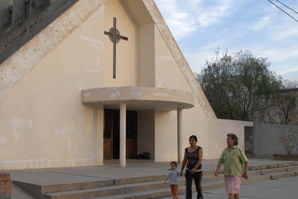 La feligresiacutea honra a Nuestra Sentildeora del Pilar en el marco de su fiesta patronal