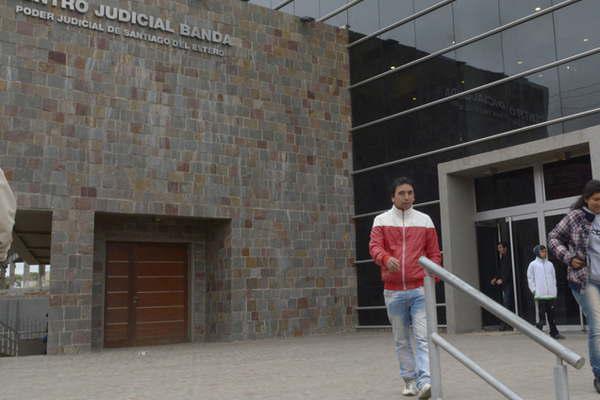 Gendarme quemada contrajo neumoniacutea y sus padres declararon en la fiscaliacutea