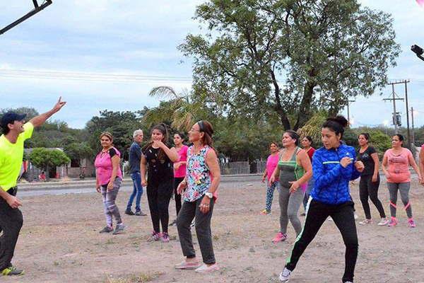 A partir de hoy las Plazas Saludables cambiaraacuten  de horario por el calor 
