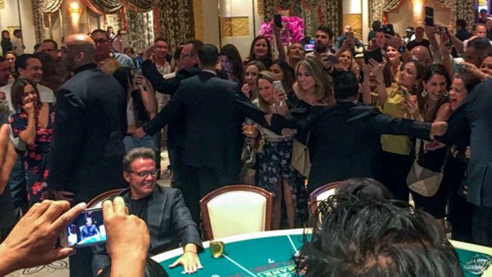 Locura en Las Vegas- Luis Miguel sorprendioacute a fanaacuteticos en un casino