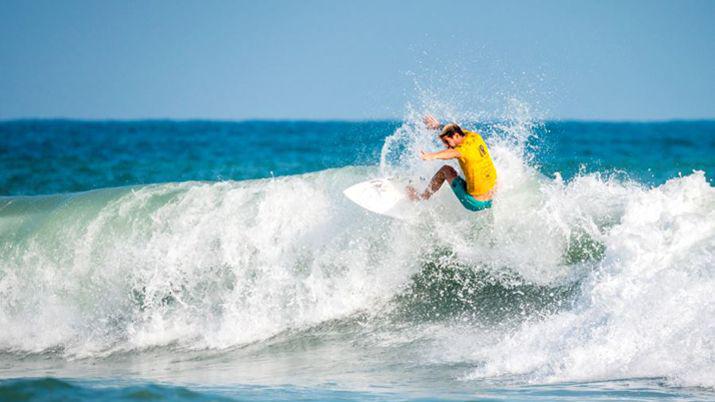 El marplatense de 25 años pasó seis heats ante rivales durísimos Ahora le toca la estrella del torneo e ídolo local (Igarashi) y dos rivales a definir