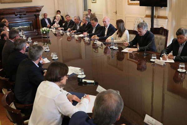 Macri gira  4125 millones a las provincias para compensarlas por la baja del Fondo Sojero