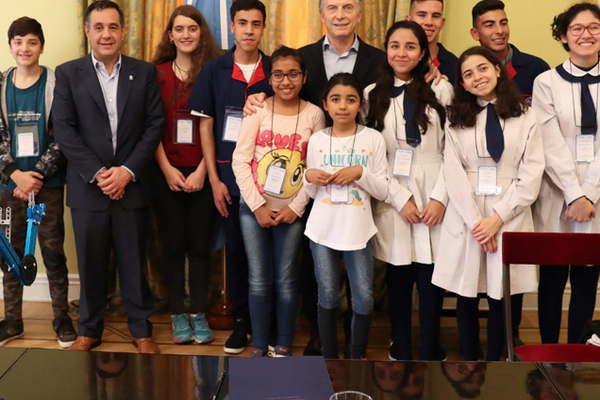 Macri recibioacute a alumnas santiaguentildeas ganadoras del Primer Maratoacuten Nacional de Programacioacuten y Roboacutetica 