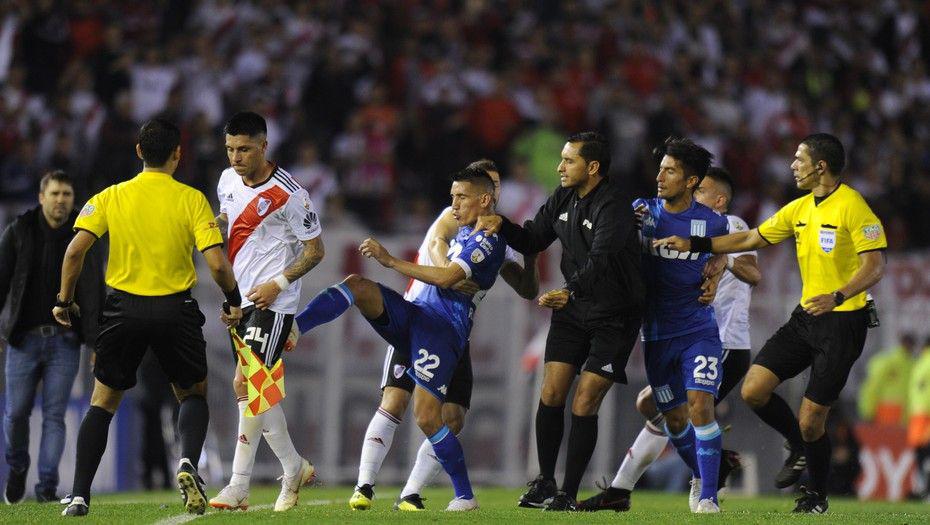 Enzo Peacuterez fue sancionado con dos fechas por el incidente con Centurioacuten