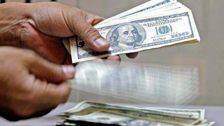 El doacutelar tras desarme de Lebac cayoacute 41 centavos a  4012