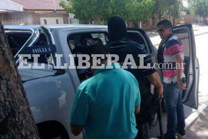 El hombre y la mujer fueron apresados por las autoridades de Delitos Comunes de la Policía de Santiago del Estero