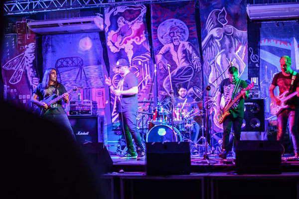 La banda de rock santiaguentildea Avemanthra celebraraacute sus  25 antildeos de trayectoria con toda la potencia del heavy metal  